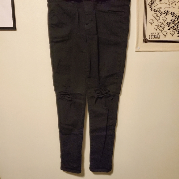 Distressed Skinny Jeans